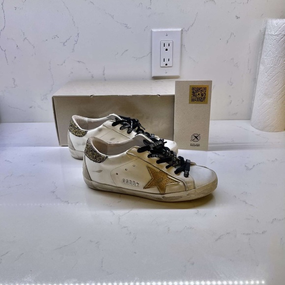 Authentic golden goose shoes. - Picture 3 of 3